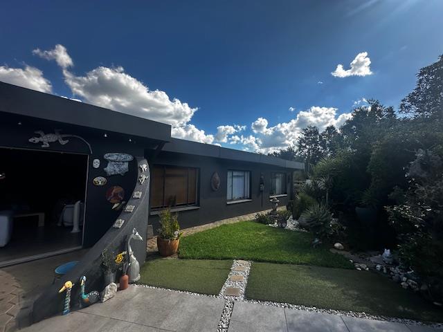 6 Bedroom Property for Sale in Dan Pienaar Free State